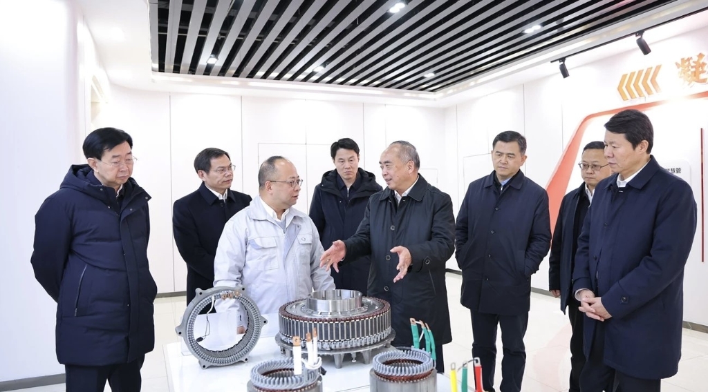 开足马力“赶订单”，奋力冲刺“开门红”  | 山东省委书记林武调研人生就是博官方网站临沂工厂新能源电驱动项目